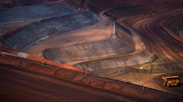 Acúmulo de estoques na China contém avanço do minério de ferro Acúmulo de estoques na China contém avanço do minério de ferro