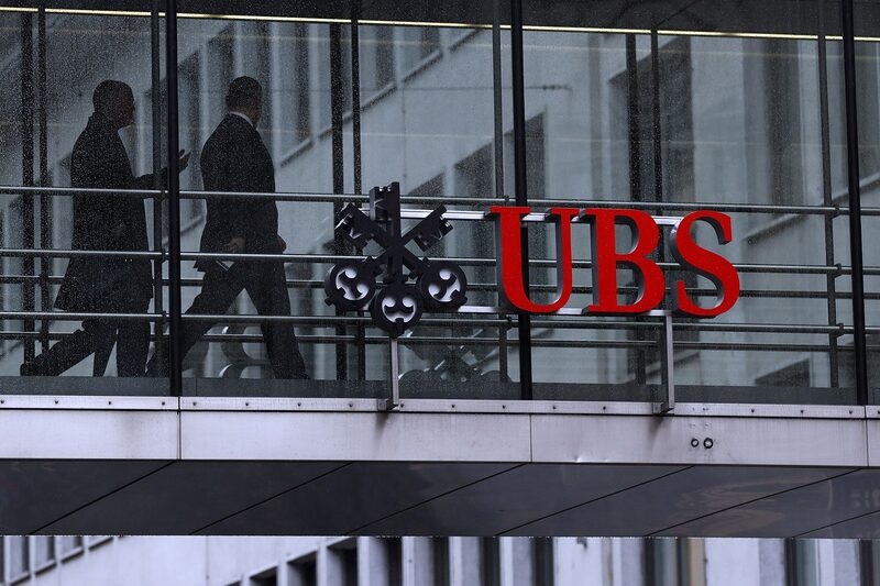 UBS conclui a compra do Credit Suisse e cria um titã global na gestão de fortunas UBS conclui a compra do Credit Suisse e cria um titã global na gestão de fortunas