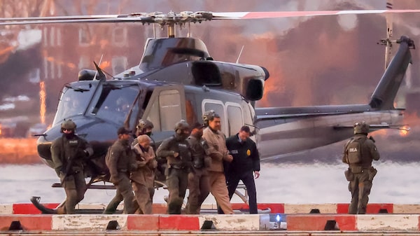 Los posibles escenarios tras la caída de Maduro: entre democracia y continuidad chavista Los posibles escenarios tras la caída de Maduro: entre democracia y continuidad chavista