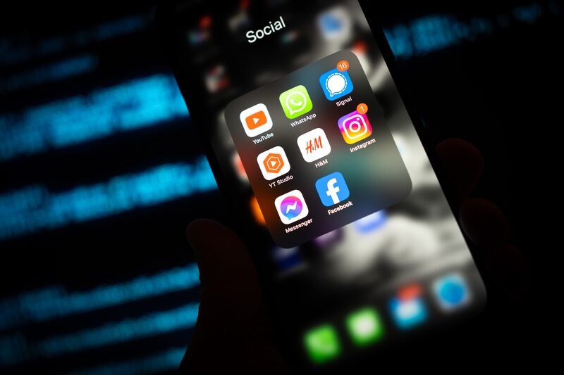 iPhone com aplicativos de redes sociais diversas (Foto: Jaap Arriens/NurPhoto via Getty Images) iPhone com aplicativos de redes sociais diversas (Foto: Jaap Arriens/NurPhoto via Getty Images)