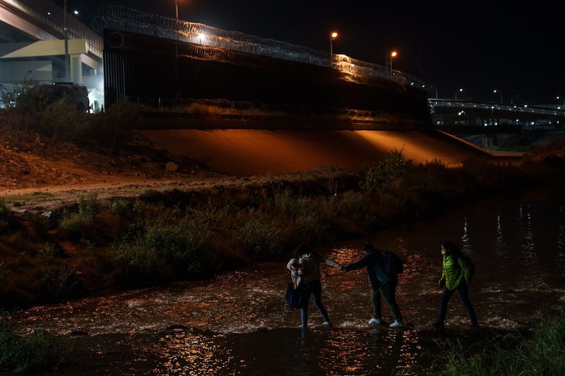 Algunos analistas estiman que otros dos millones de venezolanos podrían abandonar el país si Maduro es reelegido. Algunos analistas estiman que otros dos millones de venezolanos podrían abandonar el país si Maduro es reelegido.