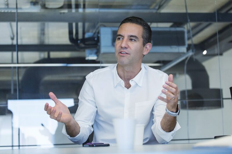 Co-fundador do Nubank vende ações do banco pela primeira vez desde o IPO desde o fim de 2021 e levanta US$ 191 milhões Co-fundador do Nubank vende ações do banco pela primeira vez desde o IPO desde o fim de 2021 e levanta US$ 191 milhões