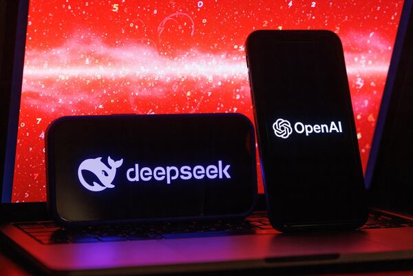 Guerra de IA al rojo: OpenAI acusa a DeepSeek de robo masivo para su chatbot R1