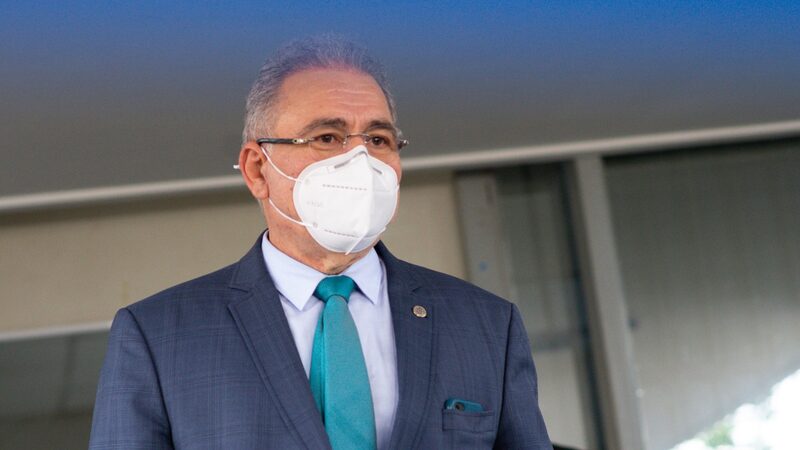 Ministério da Saúde suspende vacinação de adolescentes Ministério da Saúde suspende vacinação de adolescentes