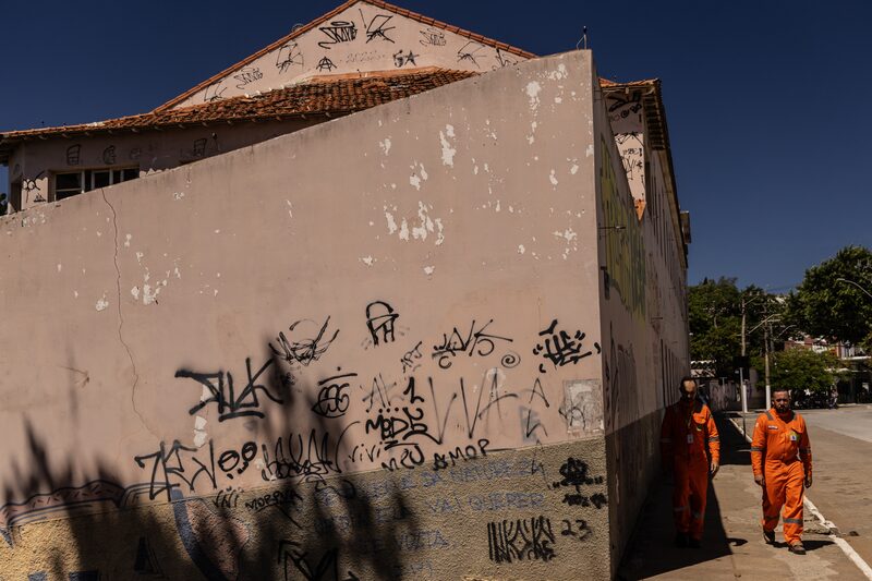 Una oficina comercial y logística de Petrobras está ahora abandonada en Macae. Una oficina comercial y logística de Petrobras está ahora abandonada en Macae.