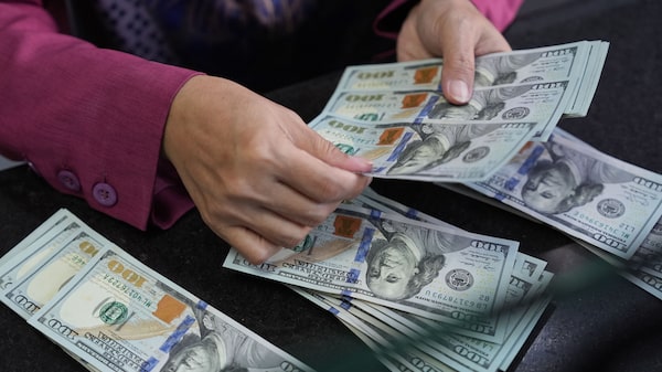 Ibovespa opera estável em dia de queda de techs no exterior; dólar sobe a R$ 5,12 Ibovespa opera estável em dia de queda de techs no exterior; dólar sobe a R$ 5,12