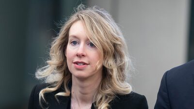 Condenação de Elizabeth Holmes, da Theranos, é mantida por tribunal de apelações Condenação de Elizabeth Holmes, da Theranos, é mantida por tribunal de apelações