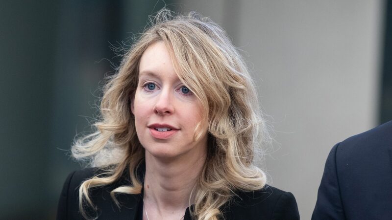 Condenação de Elizabeth Holmes, da Theranos, é mantida por tribunal de apelações Condenação de Elizabeth Holmes, da Theranos, é mantida por tribunal de apelações