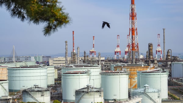 AIE recorta previsión de superávit petrolero y advierte caída del suministro en Venezuela AIE recorta previsión de superávit petrolero y advierte caída del suministro en Venezuela