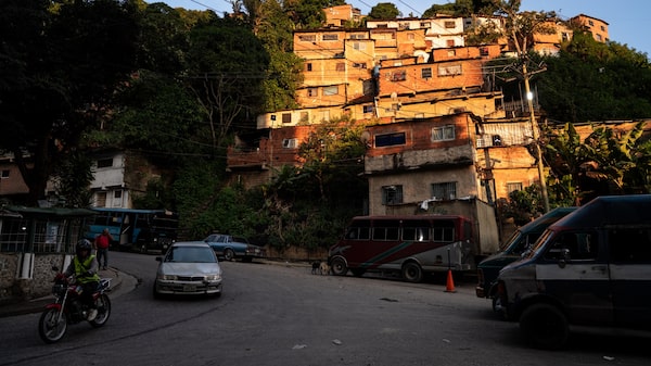Bonos venezolanos caen con fuerza tras terremotos y dudas sobre reestructuración de deuda Bonos venezolanos caen con fuerza tras terremotos y dudas sobre reestructuración de deuda