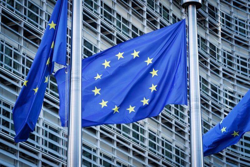 Banderas de la Unión Europea (UE) frente al edificio Berlaymont, sede de la Comisión Europea en Bruselas, Bélgica, el miércoles 5 de noviembre de 2025. Banderas de la Unión Europea (UE) frente al edificio Berlaymont, sede de la Comisión Europea en Bruselas, Bélgica, el miércoles 5 de noviembre de 2025.