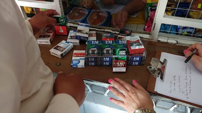 Alza de impuestos al tabaco reabre debate fiscal y de seguridad en Colombia Alza de impuestos al tabaco reabre debate fiscal y de seguridad en Colombia