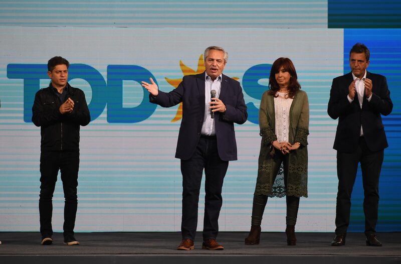 Acompañado por la vicepresidenta, aseguró que a partir de mañana trabajarán para revertir el resultado en noviembre. Acompañado por la vicepresidenta, aseguró que a partir de mañana trabajarán para revertir el resultado en noviembre.