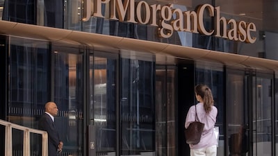 Goldman Sachs e JPMorgan ampliam bônus em 10% com alta do lucro e das negociações Goldman Sachs e JPMorgan ampliam bônus em 10% com alta do lucro e das negociações