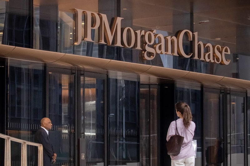 No ano passado, a receita combinada dos negócios de banco de investimento das três instituições foi de US$ 25,7 bilhões No ano passado, a receita combinada dos negócios de banco de investimento das três instituições foi de US$ 25,7 bilhões