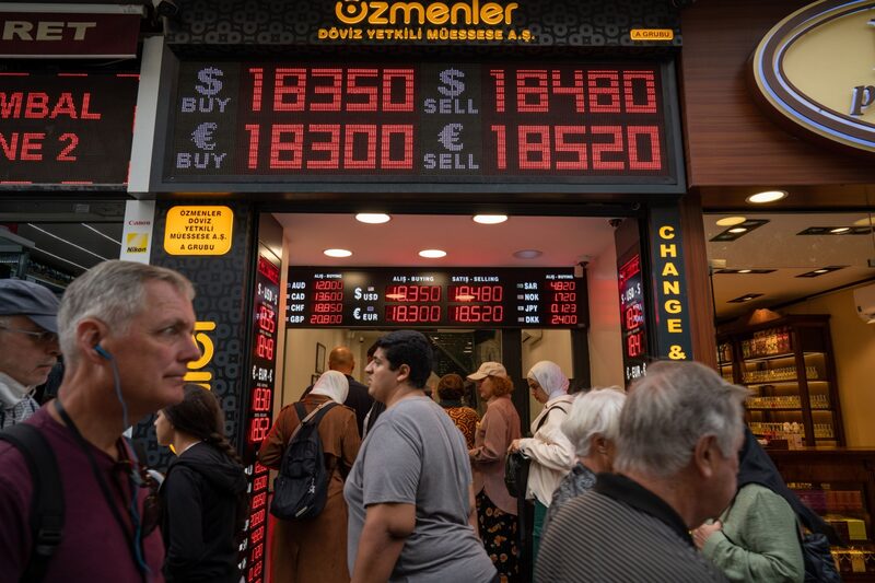 La lira turca toca un nuevo mínimo La lira turca toca un nuevo mínimo