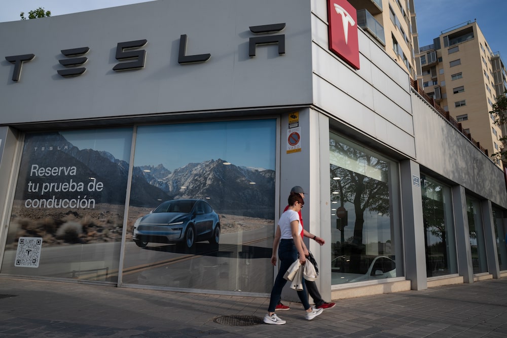 Tesla ha logrado preservar una posición robusta, reportando un flujo de caja libre positivo de US$664 millones. Tesla ha logrado preservar una posición robusta, reportando un flujo de caja libre positivo de US$664 millones.