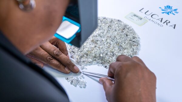 Búsqueda por los diamantes más grandes del mundo causa dolor de cabeza a De Beers Búsqueda por los diamantes más grandes del mundo causa dolor de cabeza a De Beers