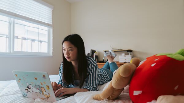 Más jóvenes adultos viven con sus padres y este fenómeno abre alternativas de inversión Más jóvenes adultos viven con sus padres y este fenómeno abre alternativas de inversión