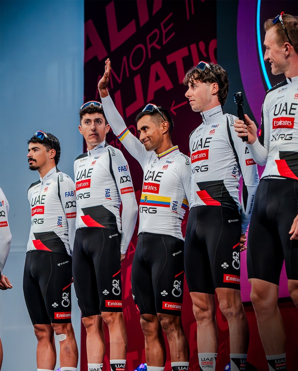 El ciclista ecuatoriano Jhonatan Narváez compite para UAE Team Emirates XRG. El ciclista ecuatoriano Jhonatan Narváez compite para UAE Team Emirates XRG.