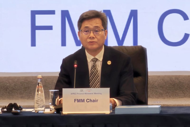 Em discurso a autoridades financeiras de economias que representam mais de 60% do PIB mundial, Lan Fo’an destacou a necessidade de preservar a estabilidade regional (Foto: Andy Hung/Bloomberg) Em discurso a autoridades financeiras de economias que representam mais de 60% do PIB mundial, Lan Fo’an destacou a necessidade de preservar a estabilidade regional (Foto: Andy Hung/Bloomberg)