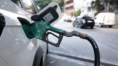Governo vai subsidiar gasolina e diesel para conter inflação antes das eleições Governo vai subsidiar gasolina e diesel para conter inflação antes das eleições