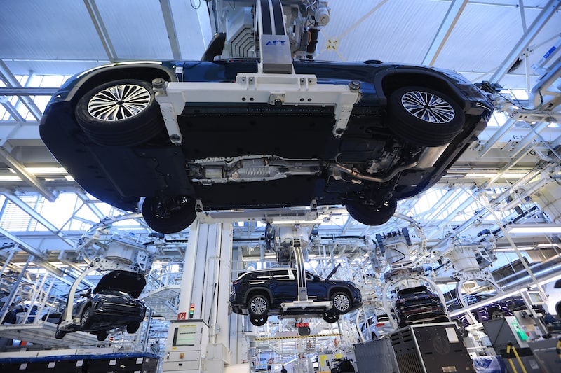 Plano de reestruturação de Oliver Blume prevê menos modelos, menor capacidade e novos cortes de empregos na Volkswagen. Plano de reestruturação de Oliver Blume prevê menos modelos, menor capacidade e novos cortes de empregos na Volkswagen.
