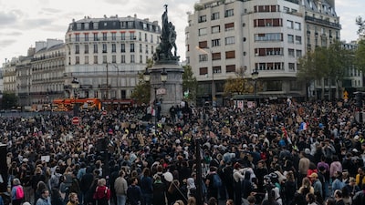 Protestos na França: resolver a situação fiscal deve ser prioridade do governo Protestos na França: resolver a situação fiscal deve ser prioridade do governo