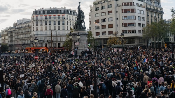 Protestos na França: resolver a situação fiscal deve ser prioridade do governo Protestos na França: resolver a situação fiscal deve ser prioridade do governo
