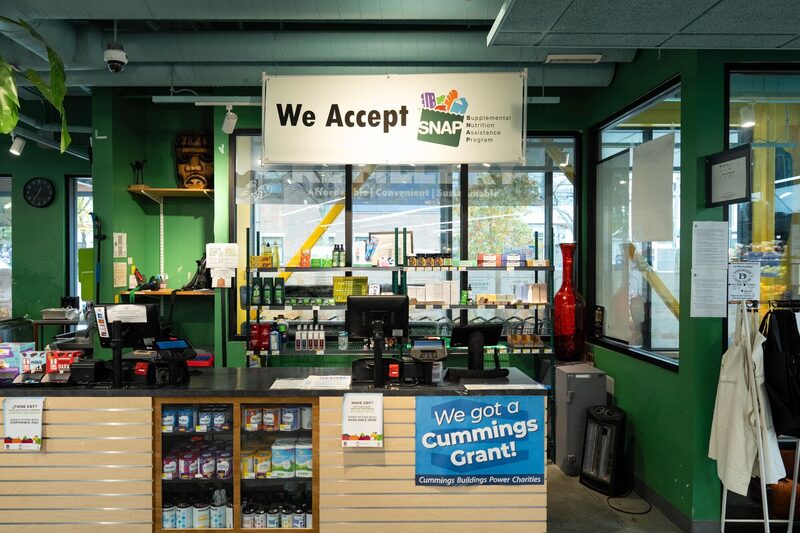 Cartel del Programa de Asistencia Nutricional Suplementaria en un supermercado de Dorchester, Massachusetts. Cartel del Programa de Asistencia Nutricional Suplementaria en un supermercado de Dorchester, Massachusetts.