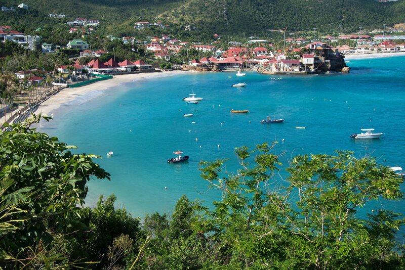 La bahía de Saint-Jean en la isla caribeña de Saint-Barthelemy La bahía de Saint-Jean en la isla caribeña de Saint-Barthelemy