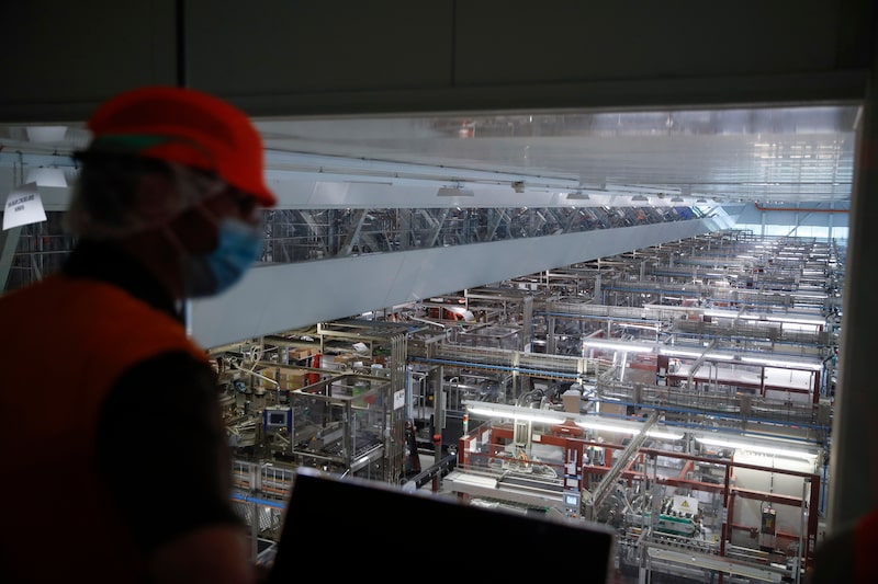 O grupo comercial Swissmem reportou uma queda de 13% nos pedidos de fabricação no segundo trimestre e vendas em declínio por nove trimestres seguidos, prevendo uma desaceleração ainda maior. O grupo comercial Swissmem reportou uma queda de 13% nos pedidos de fabricação no segundo trimestre e vendas em declínio por nove trimestres seguidos, prevendo uma desaceleração ainda maior.