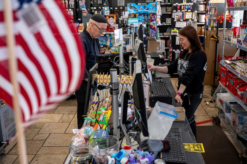 El aumento de los precios y la incertidumbre económica derivada de la guerra con Irán siguen afectando a las empresas. Fotógrafo: David Paul Morris/Bloomberg El aumento de los precios y la incertidumbre económica derivada de la guerra con Irán siguen afectando a las empresas. Fotógrafo: David Paul Morris/Bloomberg