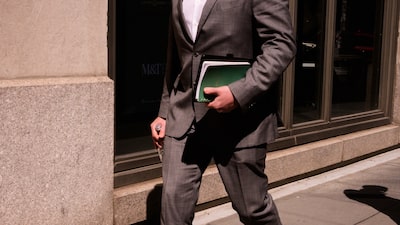 Servicios en EE.UU. crecen más lento por caída del empleo y aumento de precios de insumos Servicios en EE.UU. crecen más lento por caída del empleo y aumento de precios de insumos