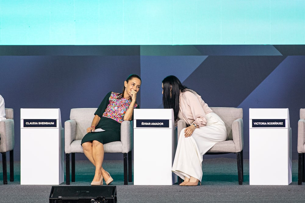 Claudia Sheinbaum, presidenta de México, y Victoria Rodríguez Ceja, gobernadora de Banxico, durante la inauguración de la 89 Convención Bancaria en Cancún, Quintana Roo, México, el jueves 19 de marzo de 2026. Claudia Sheinbaum, presidenta de México, y Victoria Rodríguez Ceja, gobernadora de Banxico, durante la inauguración de la 89 Convención Bancaria en Cancún, Quintana Roo, México, el jueves 19 de marzo de 2026.