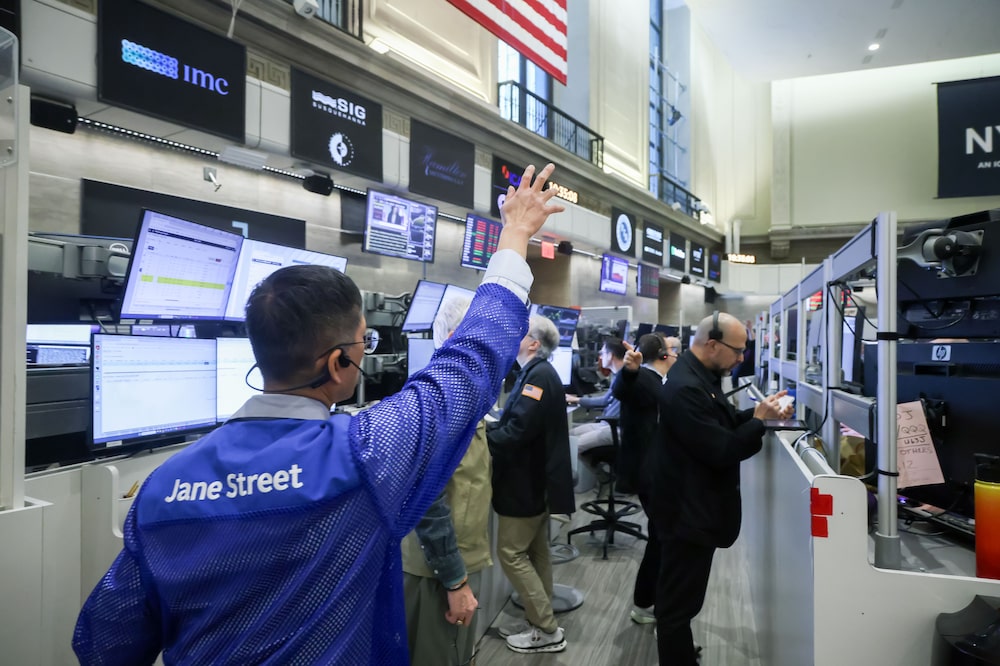 Traders On The Floor Of The New York Stock Exchange As Stocks Hit By Software Selloff Traders On The Floor Of The New York Stock Exchange As Stocks Hit By Software Selloff