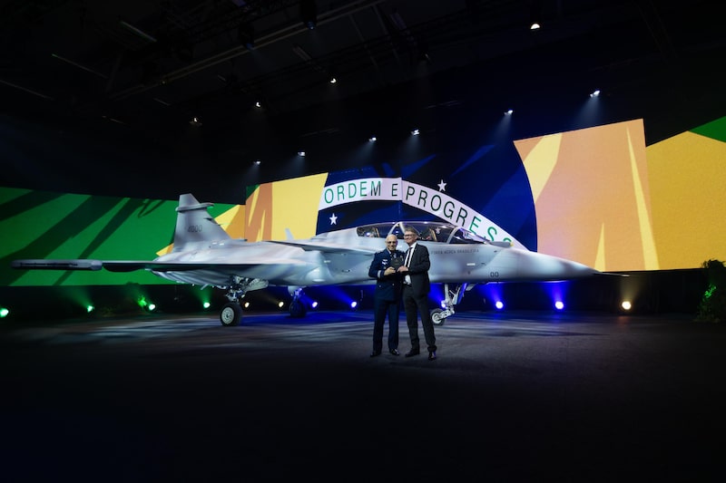Novo caça Gripen F da Saab reforça programa de transferência tecnológica para o Brasil Novo caça Gripen F da Saab reforça programa de transferência tecnológica para o Brasil