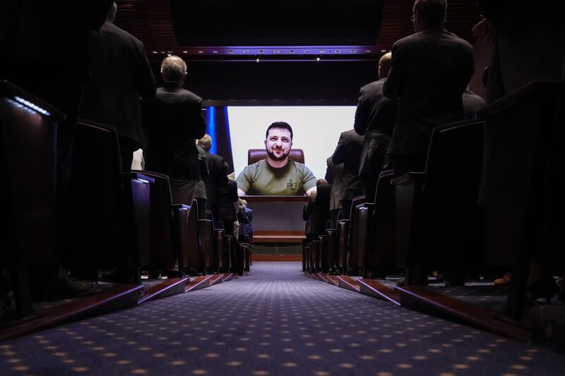 Ukraine'e President Volodímir Zelensky speaks via videlink to the US Congress in March 2022. Photographer: Drew Angerer/Getty Images/Bloomberg Ukraine'e President Volodímir Zelensky speaks via videlink to the US Congress in March 2022. Photographer: Drew Angerer/Getty Images/Bloomberg