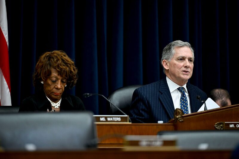 El proyecto de ley, una de las principales prioridades de la floreciente industria de la criptodivisa, obtuvo el apoyo de todos los partidos a pesar de que el comité rechazó las disposiciones solicitadas por el demócrata de mayor rango. El proyecto de ley, una de las principales prioridades de la floreciente industria de la criptodivisa, obtuvo el apoyo de todos los partidos a pesar de que el comité rechazó las disposiciones solicitadas por el demócrata de mayor rango.