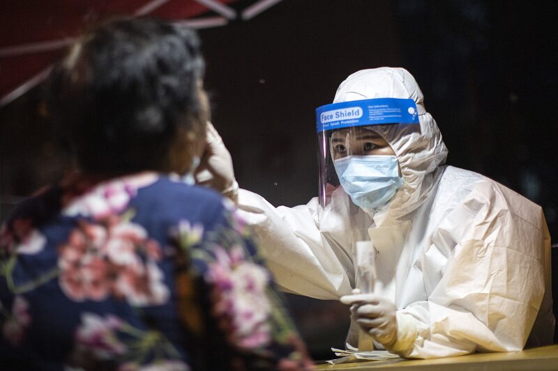 Autoridades de saúde esperam controlar o atual surto em duas a três semanas Autoridades de saúde esperam controlar o atual surto em duas a três semanas