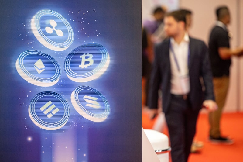 Corretora suspendeu temporariamente os saques depois que bilhões de dólares em criptomoedas foram transferidos para endereços controlados por um invasor (Foto: Christopher Pike/Bloomberg) Corretora suspendeu temporariamente os saques depois que bilhões de dólares em criptomoedas foram transferidos para endereços controlados por um invasor (Foto: Christopher Pike/Bloomberg)