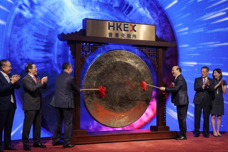 Con un precio en torno a 17 veces los múltiplos de beneficios actuales, las acciones de CATL en Hong Kong tienen margen para subir un 50%, impulsadas por unos beneficios sólidos y unas valoraciones atractivas. Con un precio en torno a 17 veces los múltiplos de beneficios actuales, las acciones de CATL en Hong Kong tienen margen para subir un 50%, impulsadas por unos beneficios sólidos y unas valoraciones atractivas.