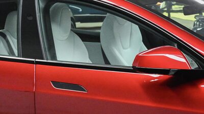 Tesla enfrenta demanda por accidente mortal en el que puertas no se abrieron Tesla enfrenta demanda por accidente mortal en el que puertas no se abrieron