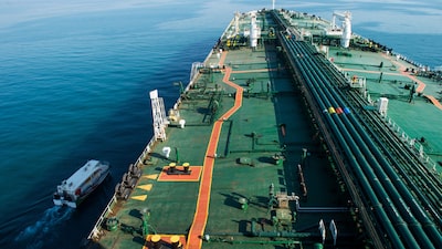 Un petrolero es impactado en Ormuz y las marinas elevan el nivel de alerta para los buques Un petrolero es impactado en Ormuz y las marinas elevan el nivel de alerta para los buques