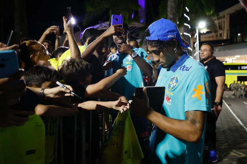 Los jugadores de la selección brasileña son recibidos por una multitud el 16 de noviembre de 2024, en Salvador. Los jugadores de la selección brasileña son recibidos por una multitud el 16 de noviembre de 2024, en Salvador.