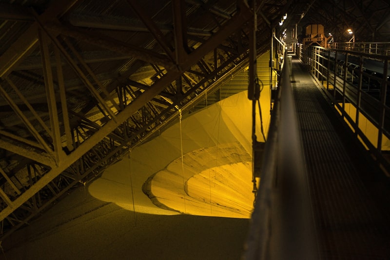 Soja almacenada en una planta de procesamiento y molienda de granos en la provincia de Santa Fe, Argentina. Fotógrafo: Sebastián López Brach/Bloomberg Soja almacenada en una planta de procesamiento y molienda de granos en la provincia de Santa Fe, Argentina. Fotógrafo: Sebastián López Brach/Bloomberg