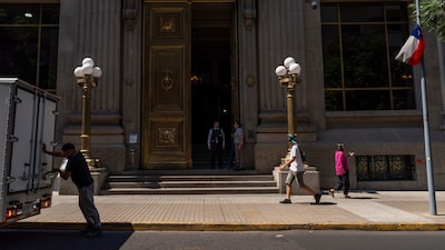Chile mantiene su tasa de interés en 4,5% ante desaceleración e inflación moderada Chile mantiene su tasa de interés en 4,5% ante desaceleración e inflación moderada