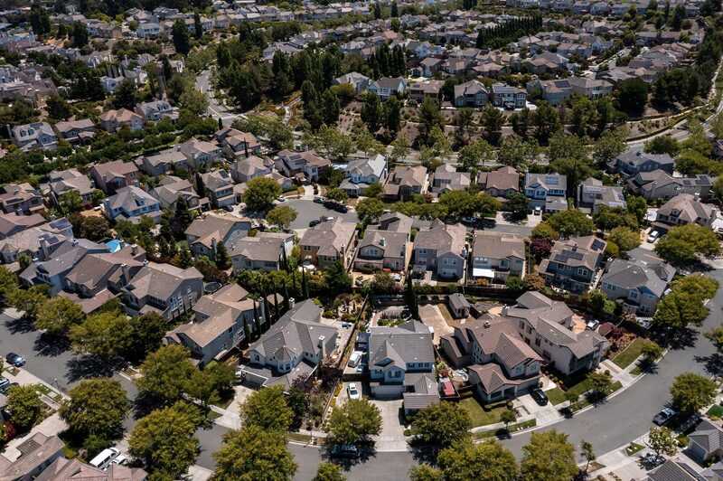 Las tasas hipotecarias en EE.UU. caen y apuntalan la refinanciación de créditos. Las tasas hipotecarias en EE.UU. caen y apuntalan la refinanciación de créditos.