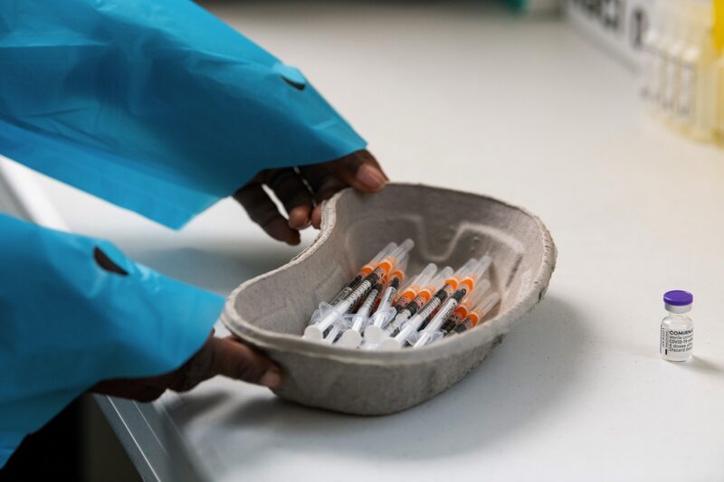 Ampla vacinação da população global ajudaria a reduzir as chances de novas variantes Ampla vacinação da população global ajudaria a reduzir as chances de novas variantes