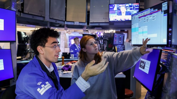 Wall Street inicia agosto con alzas tras caída del petróleo por alivio de tensiones con Irán Wall Street inicia agosto con alzas tras caída del petróleo por alivio de tensiones con Irán
